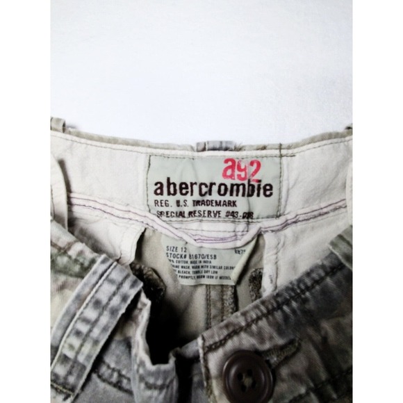 Abercrombie Reg. U.S. Trademark Youth Camo Cargo Shorts Size 12 - Picture 5 of 14